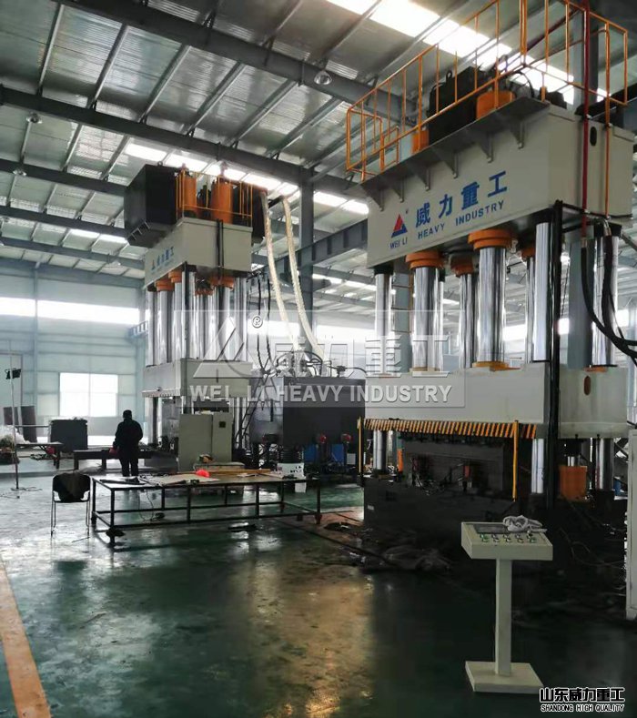 油壓機客戶生產汽車沖壓件現(xiàn)場